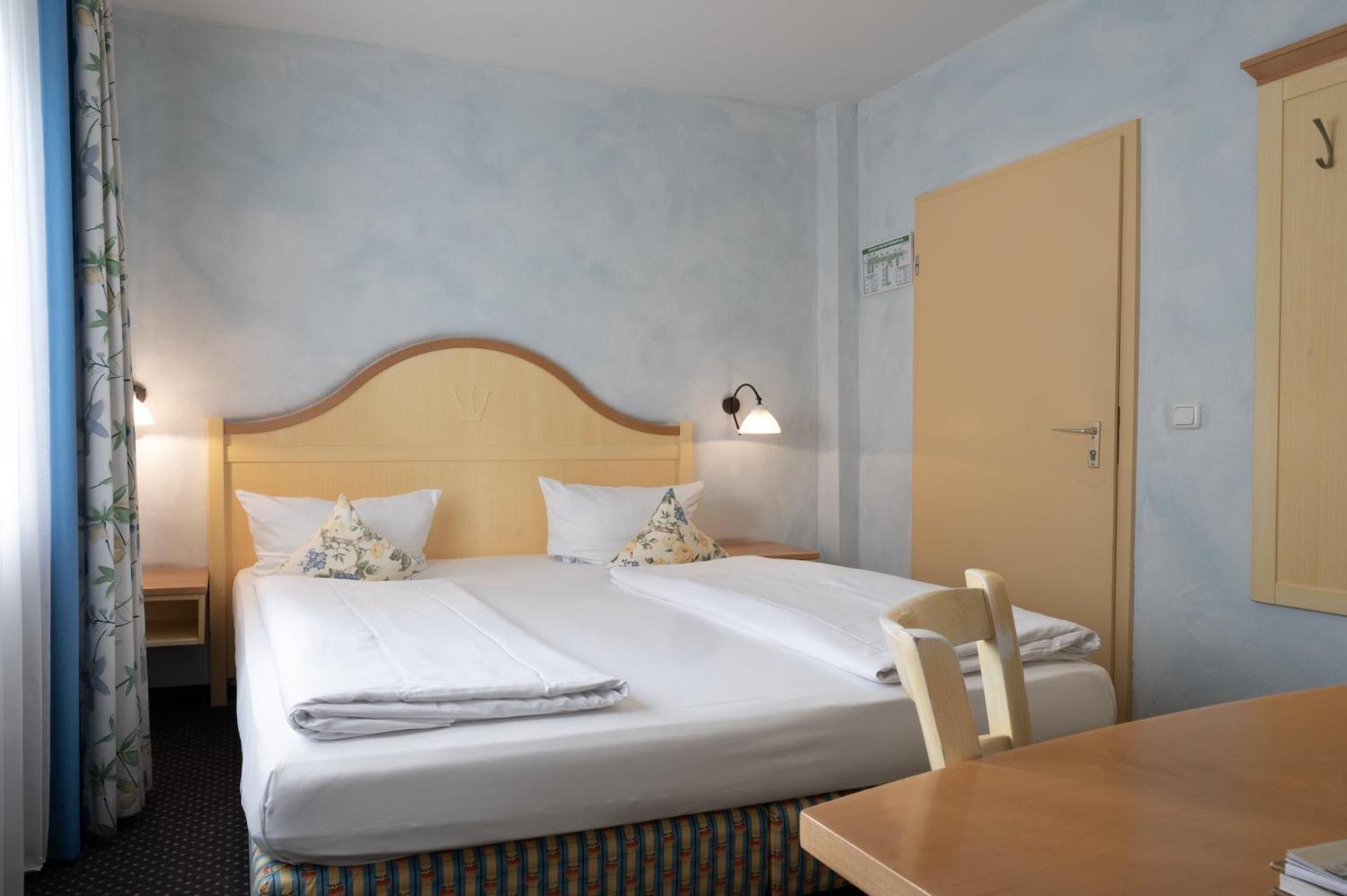 Landhotel 3Kronen Адельсдорф Экстерьер фото