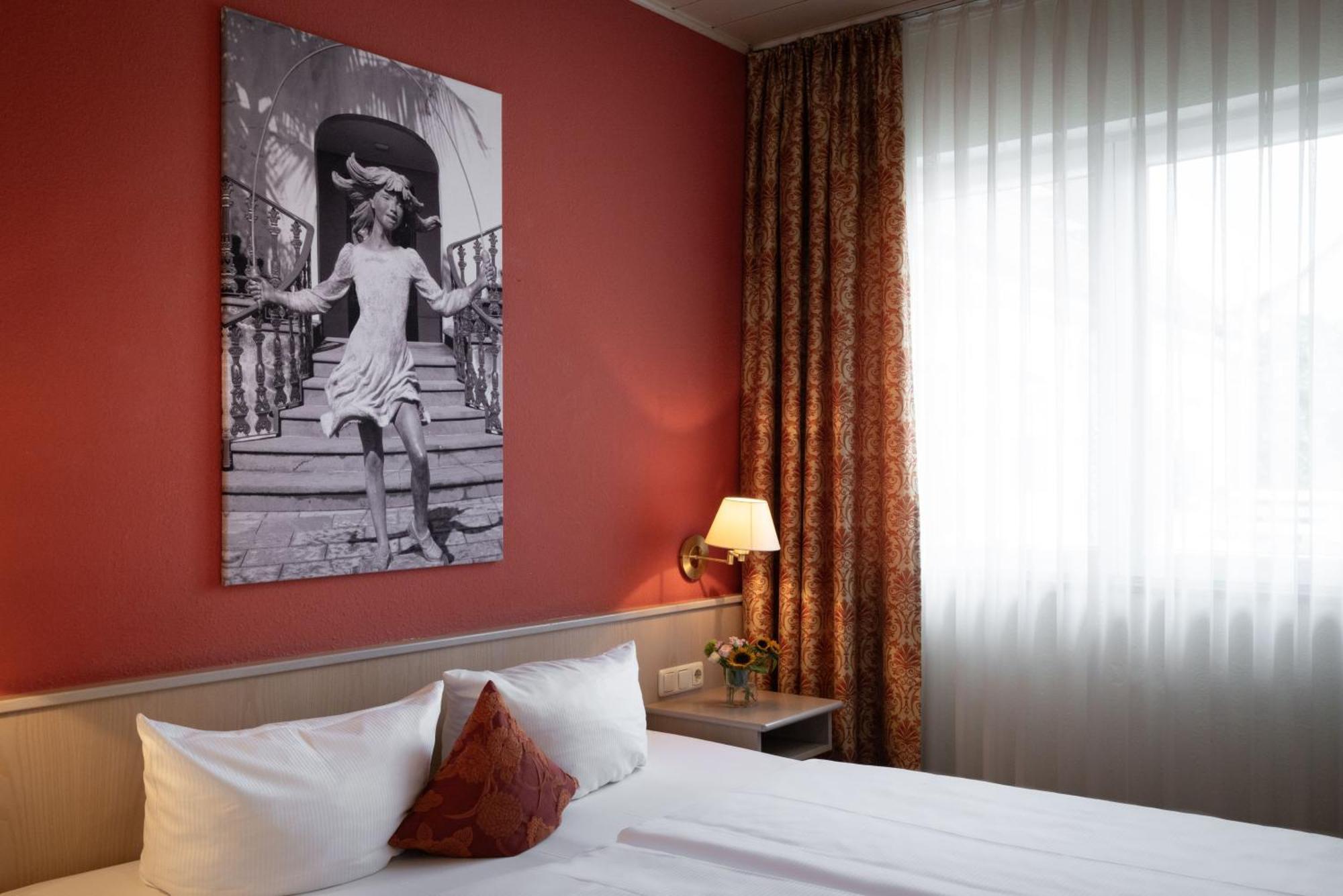 Landhotel 3Kronen Адельсдорф Экстерьер фото