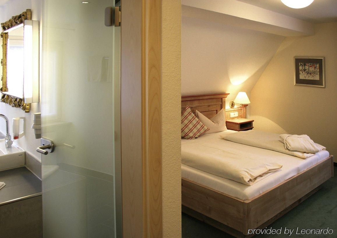 Landhotel 3Kronen Адельсдорф Экстерьер фото